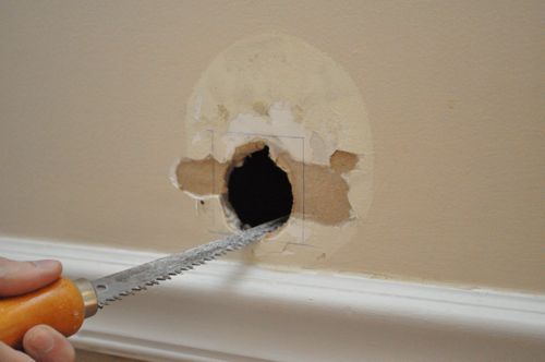 cum repari o gaura in perete